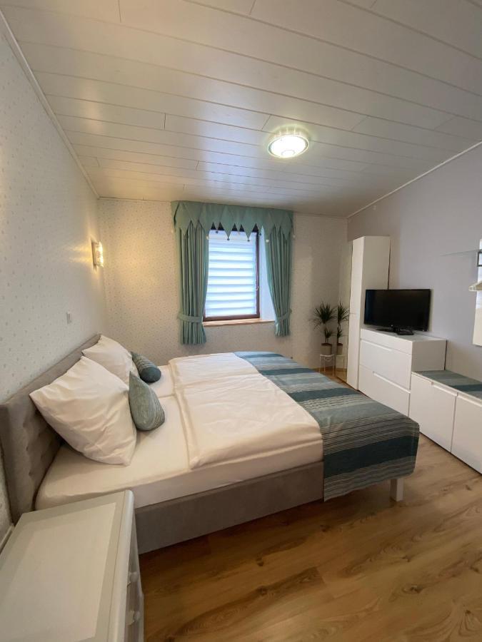 Ferienwohnung Am Kirchberg Hatzenport Экстерьер фото